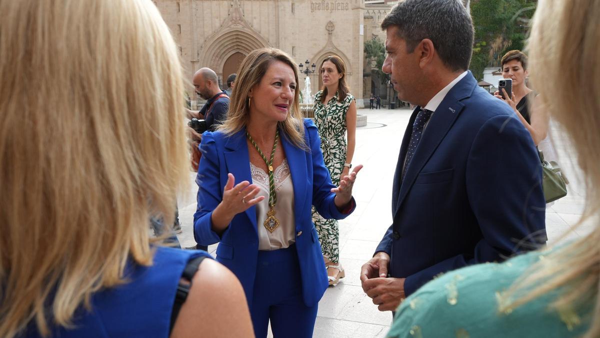 La alcaldesa de Castelló, Begoña Carrasco, con el president de la Generalitat, Carlos Mazón, en una visita a la ciudad.
