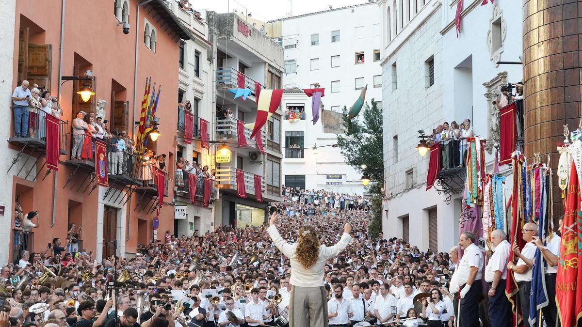 ‘Chimo’ centra els homenatges al mestre José María Ferrero en l'Entrada de Bandes d'Ontinyent.