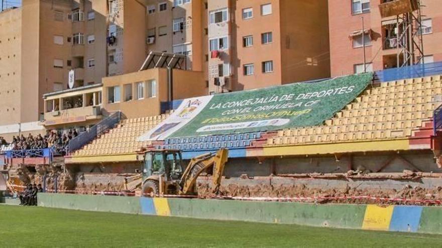 El Orihuela se paga las gradas