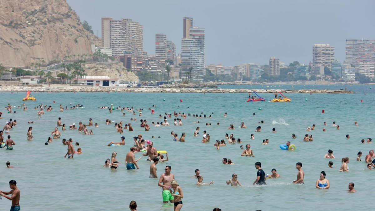 La ola de calor que no cesa: la Aemet mantiene la alerta amarilla para el fin de semana en Alicante tras alcanzar los 42,6 de máxima