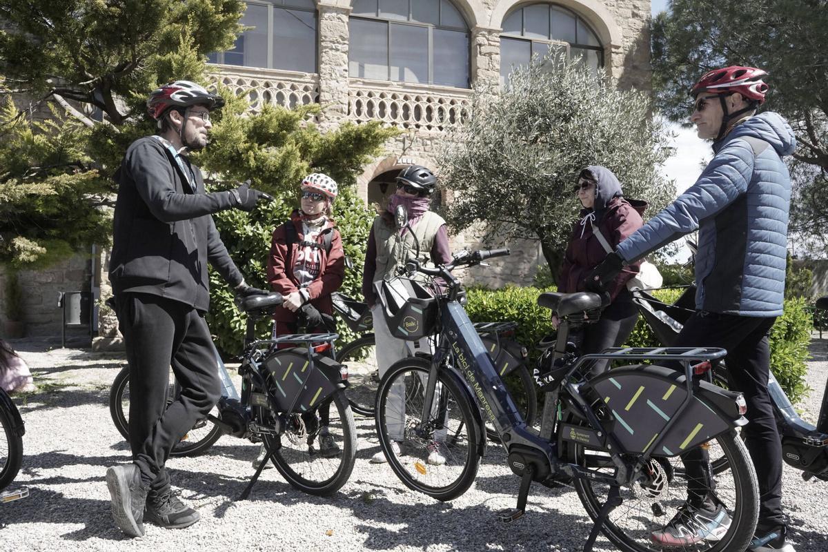 S’estrena a Manresa la ruta ignasiana amb bicicleta elèctrica