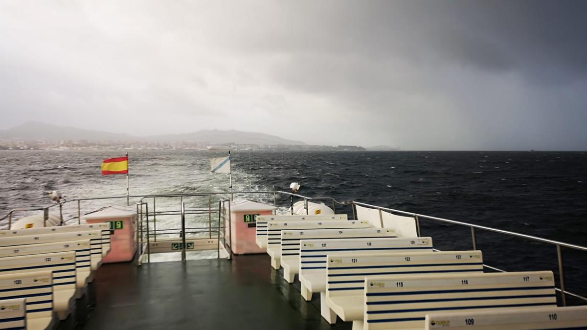 El barco de Nabia, en el transporte entre Moaña y Vigo, esta mañana.