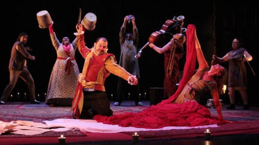 Una escena de &quot;Nacional&quot;, obra que representará Els Joglars en el Teatro Principal de Zamora.