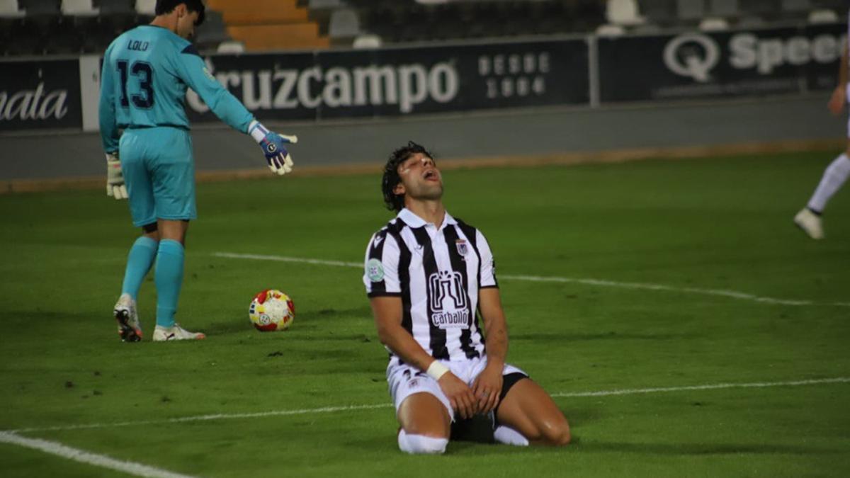 Borja Domingo se lamenta tras fallar una ocasión.