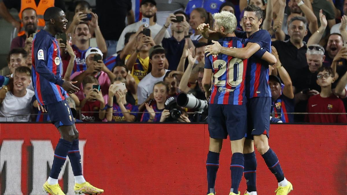 Los jugadores del Barça celebran el gol de Sergi Roberto.