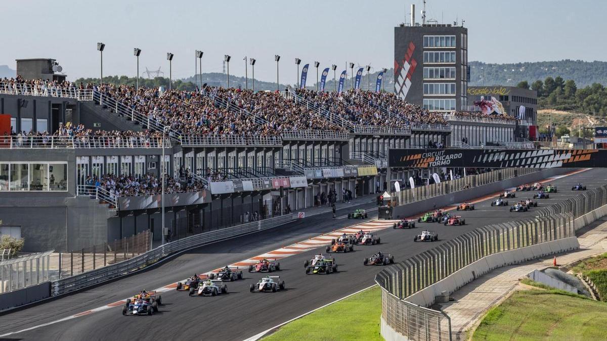 Salida de la carrera de Fórmula 4 este domingo en Cheste