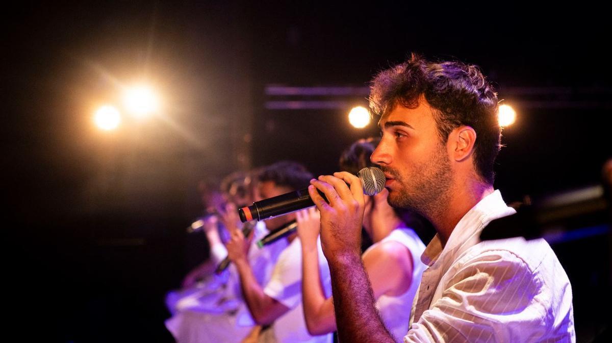 Bernat Barat durante los ensayos de la Noche de Musikaals de Manresa.