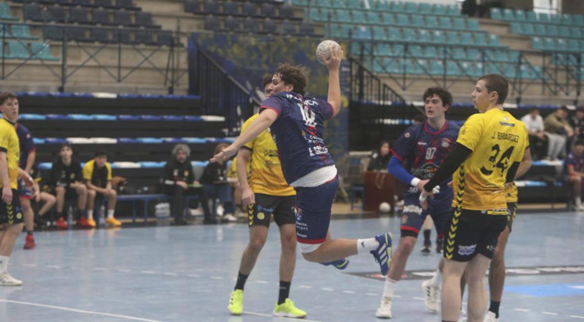 Xandre lanza a puerta en un partido anterior.