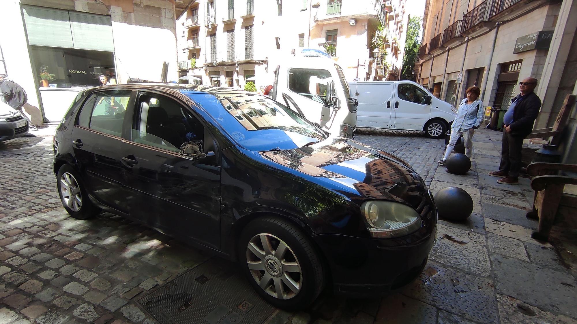 Un conductor temerari provoca el caos al Barri Vell de Girona