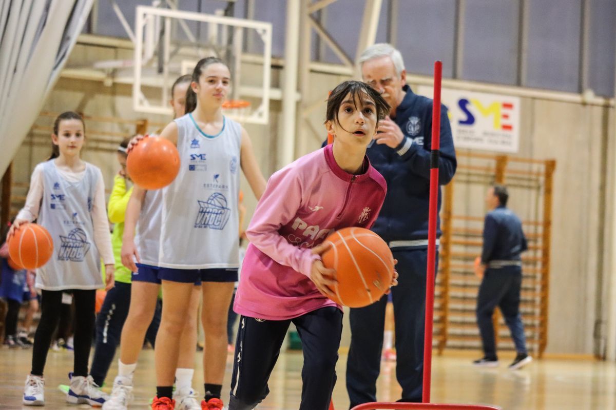 Jornada de hermanamiento entre las chicas del Villarreal y las del Vila-real Bàsquet