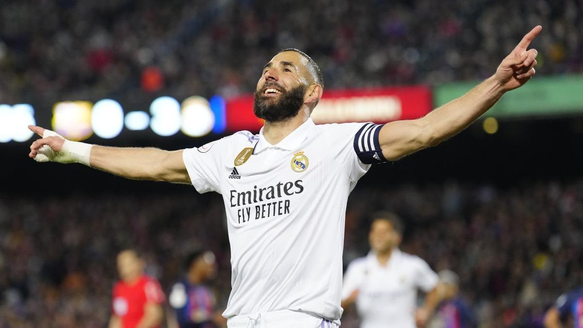 Benzema celebrando un gol en el Clásico