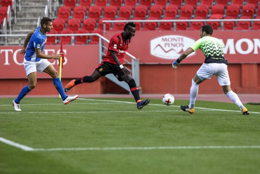 Un gol de Chechu Flores rescata un punto en Mallorca tras un penalti evitable concedido por Santamaria