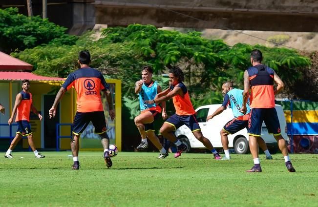 Entrenamiento UD Las Palmas en Barranco Seco ...