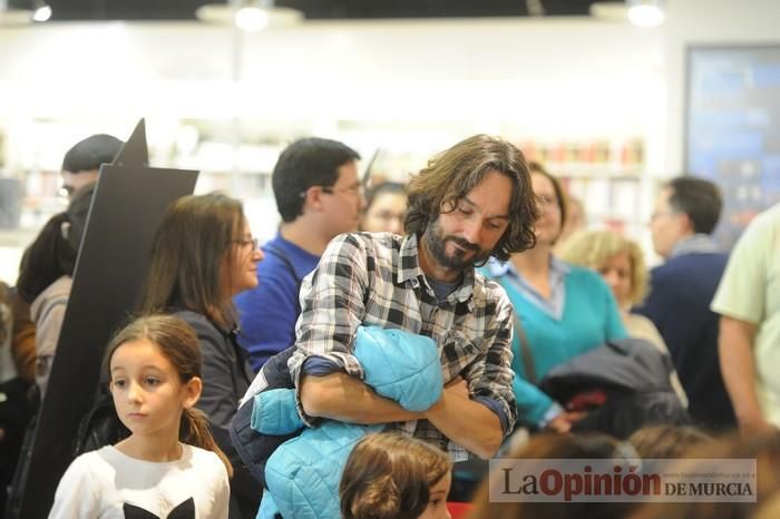 Rozalén, en la firma de discos y libros en FNAC