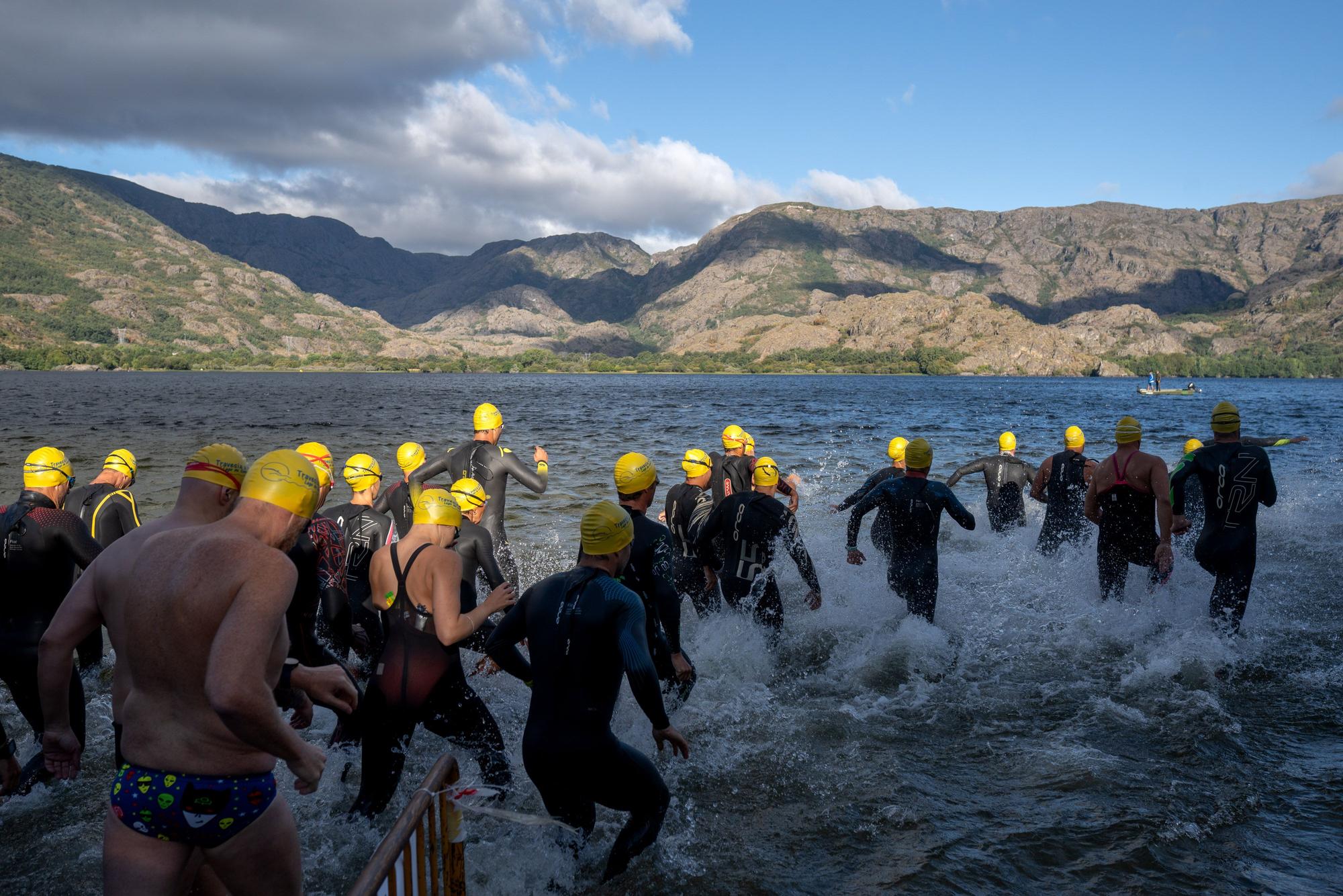 GALERÍA | El Lago de Sanabria vive uno de sus días "grandes" con la Travesía a Nado