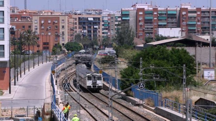 El retraso del túnel de Serrería bloquea seis  infraestructuras claves para Valencia