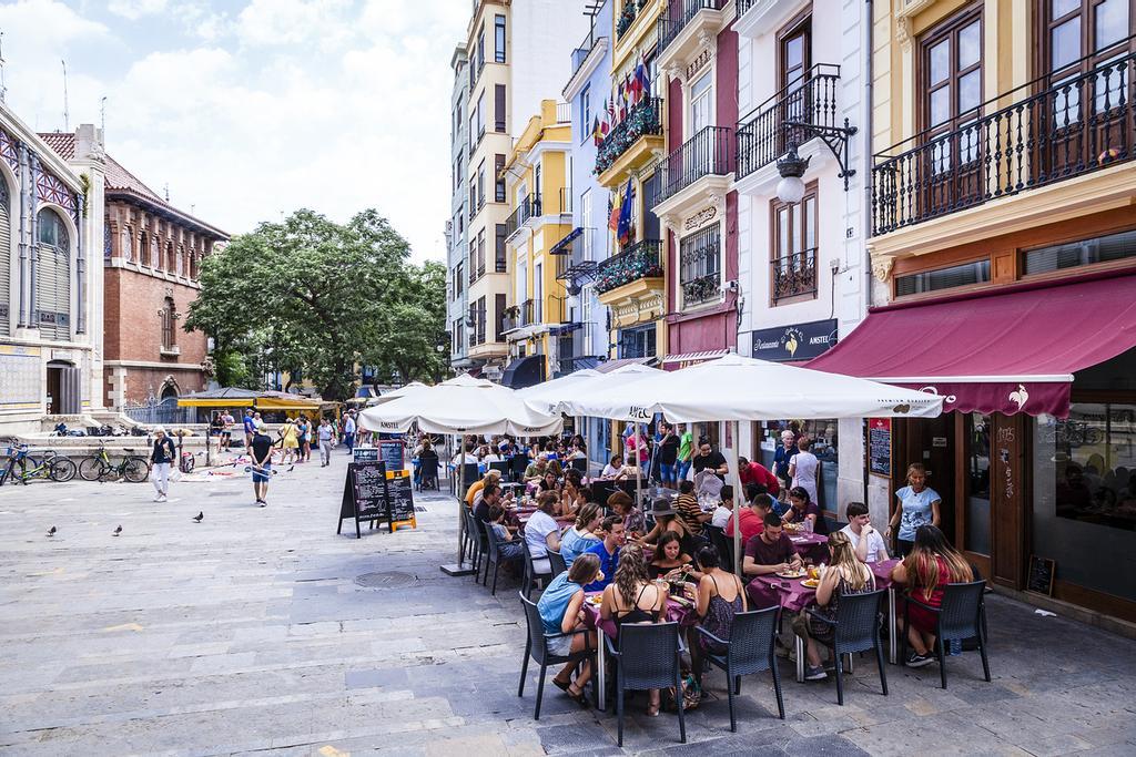 El esmorzaret se toma a partir de las 9 de la mañana.