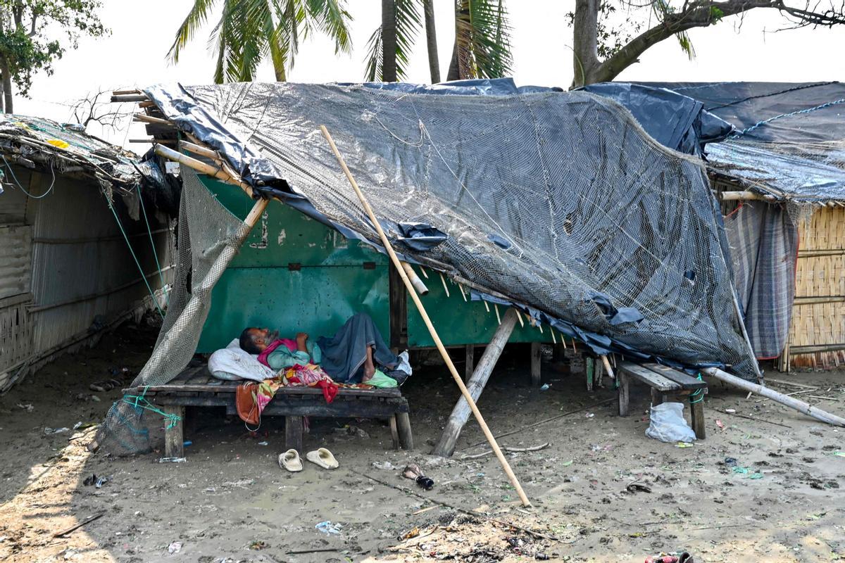 El ciclón Mocha arrasa las costas de Bangladés