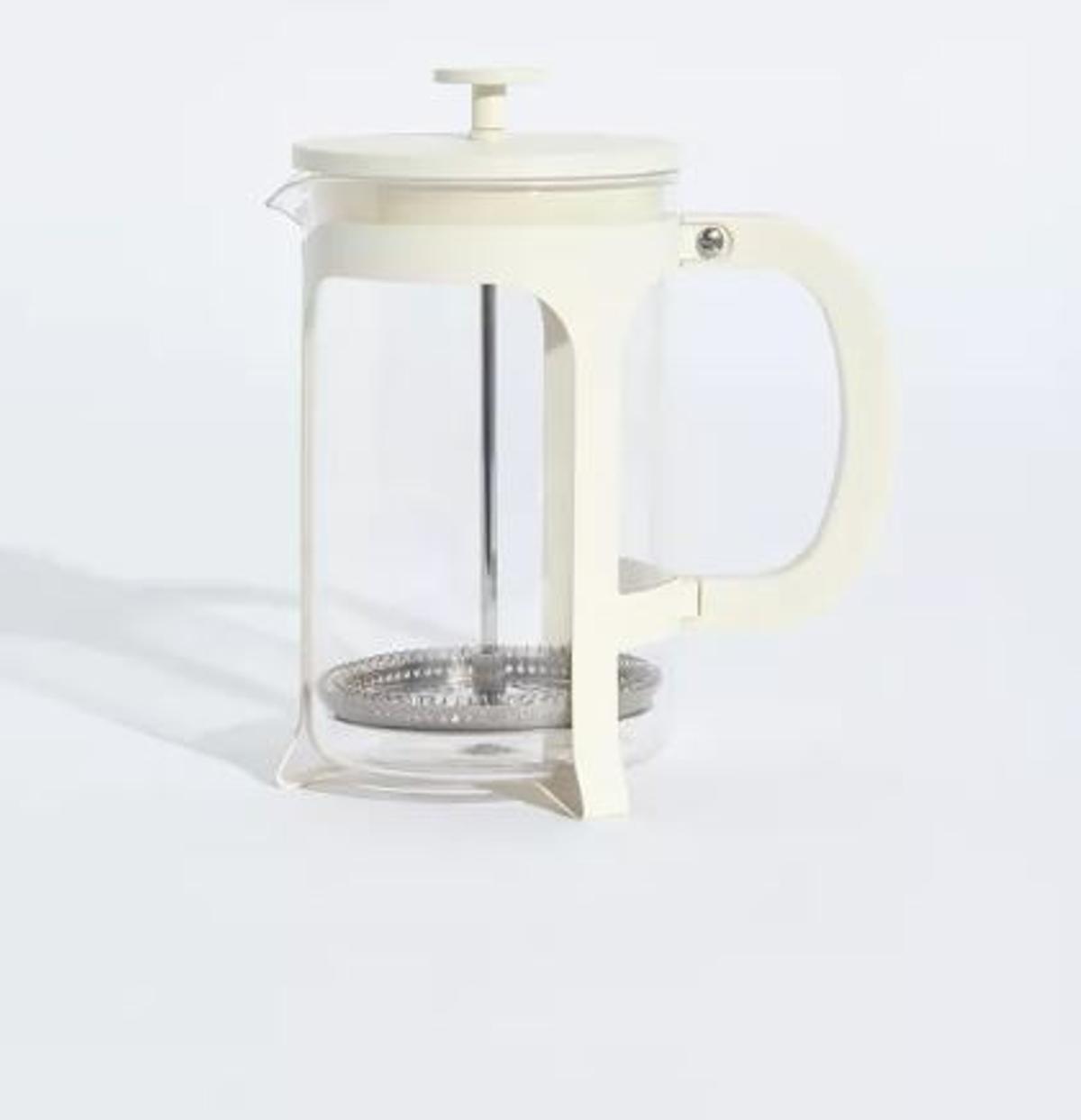 Colas kilométricas en Lefties para conseguir la cafetera definitiva por menos de 10 euros: de acero inoxidable y perfecta para cualquier cocina