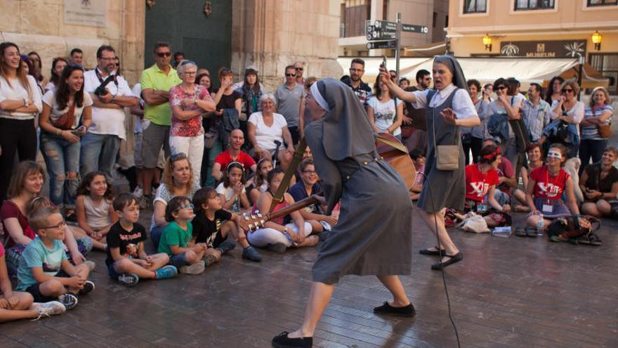 Una imagen de uno de los espectáculos del año pasado en Elx al Carrer