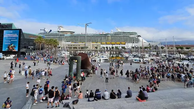 El «Liberty of the Seas» desembarca a 4.000 británicos en Vigo