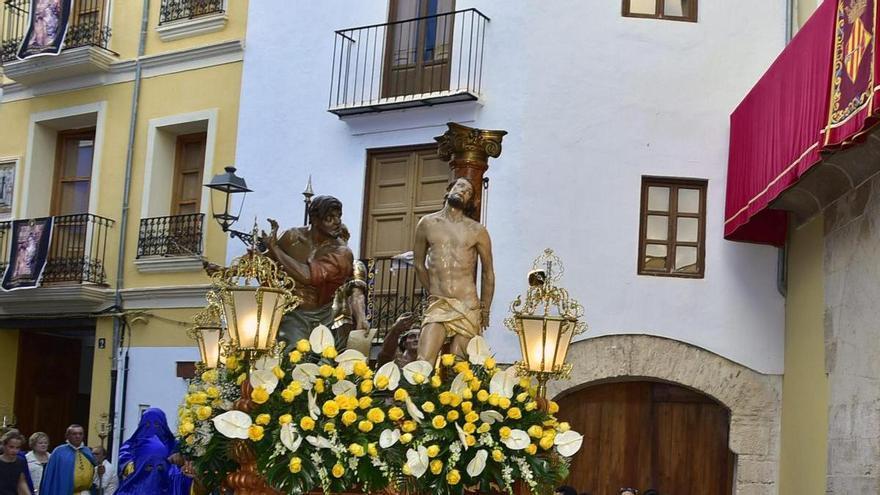 La cofradía Cristo en la Columna de Alzira se queda sin local: “Estamos en la calle desde abril”