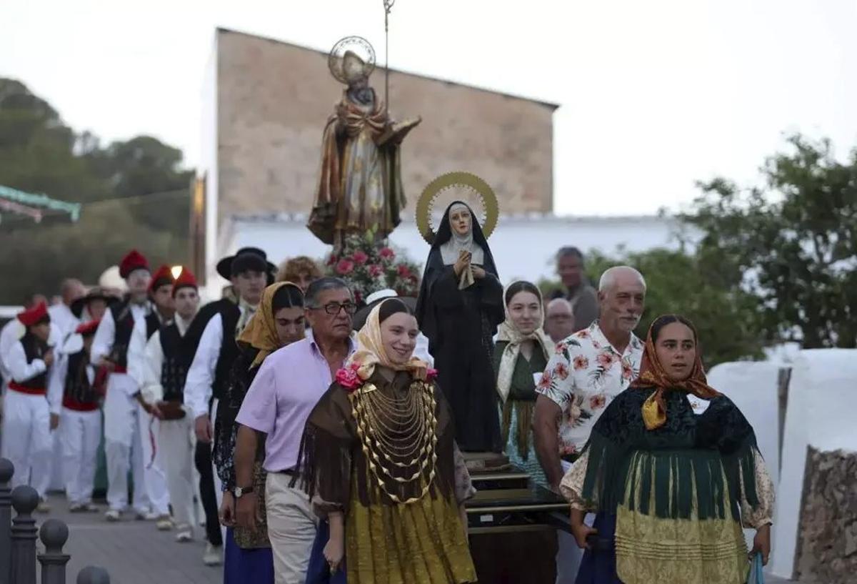 Santa Mónica, madre de San Agustí en la procesión.| Toni Escobar