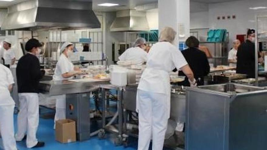 Un grupo de trabajadoras en el Hospital Clínico de València.