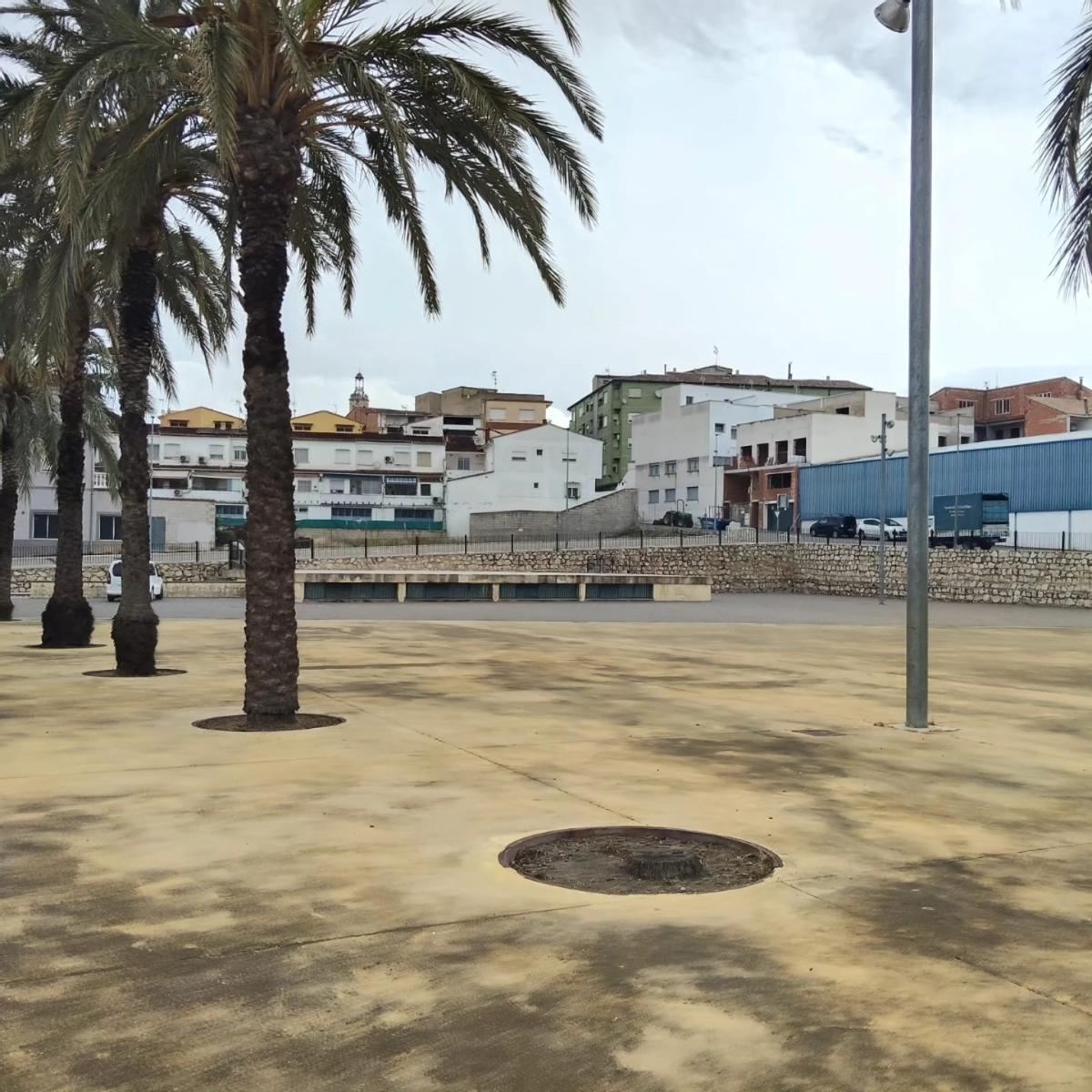 Uno de los espacios municipales de la Pobla del Duc donde se instalarán islas de sombra.