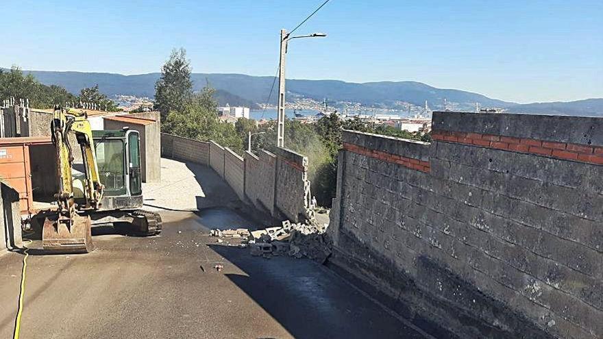 Inicio de los trabajos en el muro del cementerio municipal.