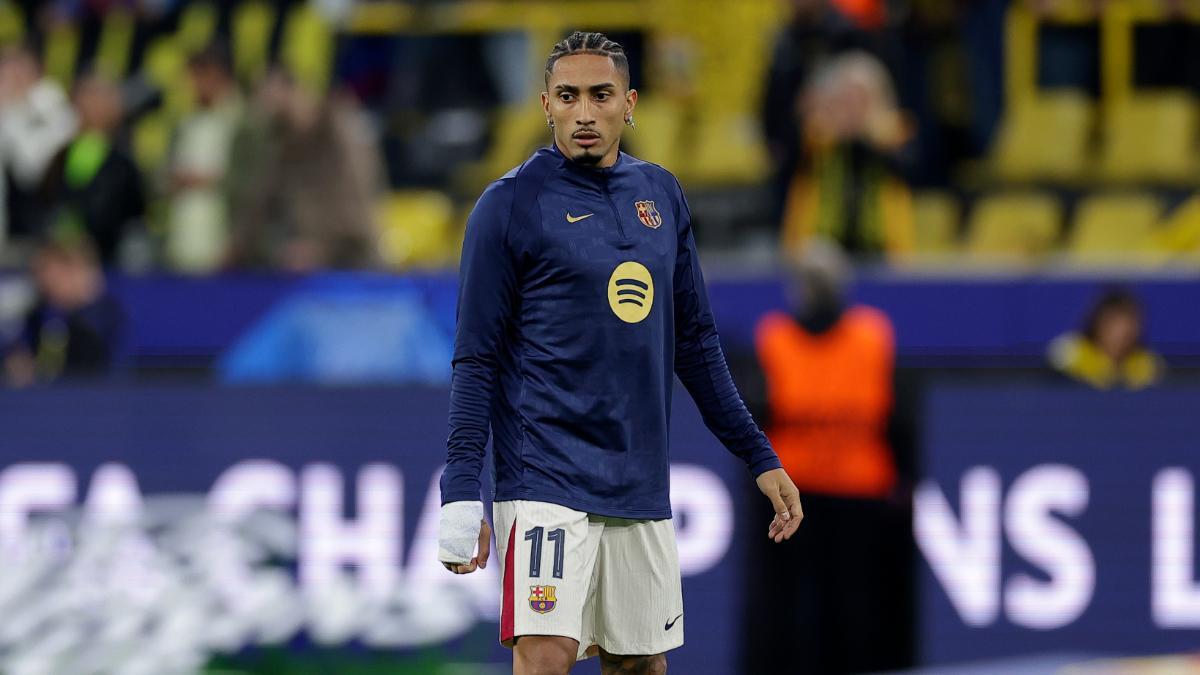 Raphinha, en el calentamiento previo al partido de Champions contra el Borussia Dortmund