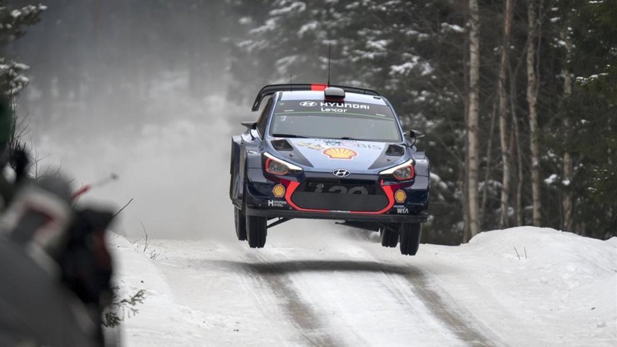 Neuville ha 'volado' literalmente en Suecia