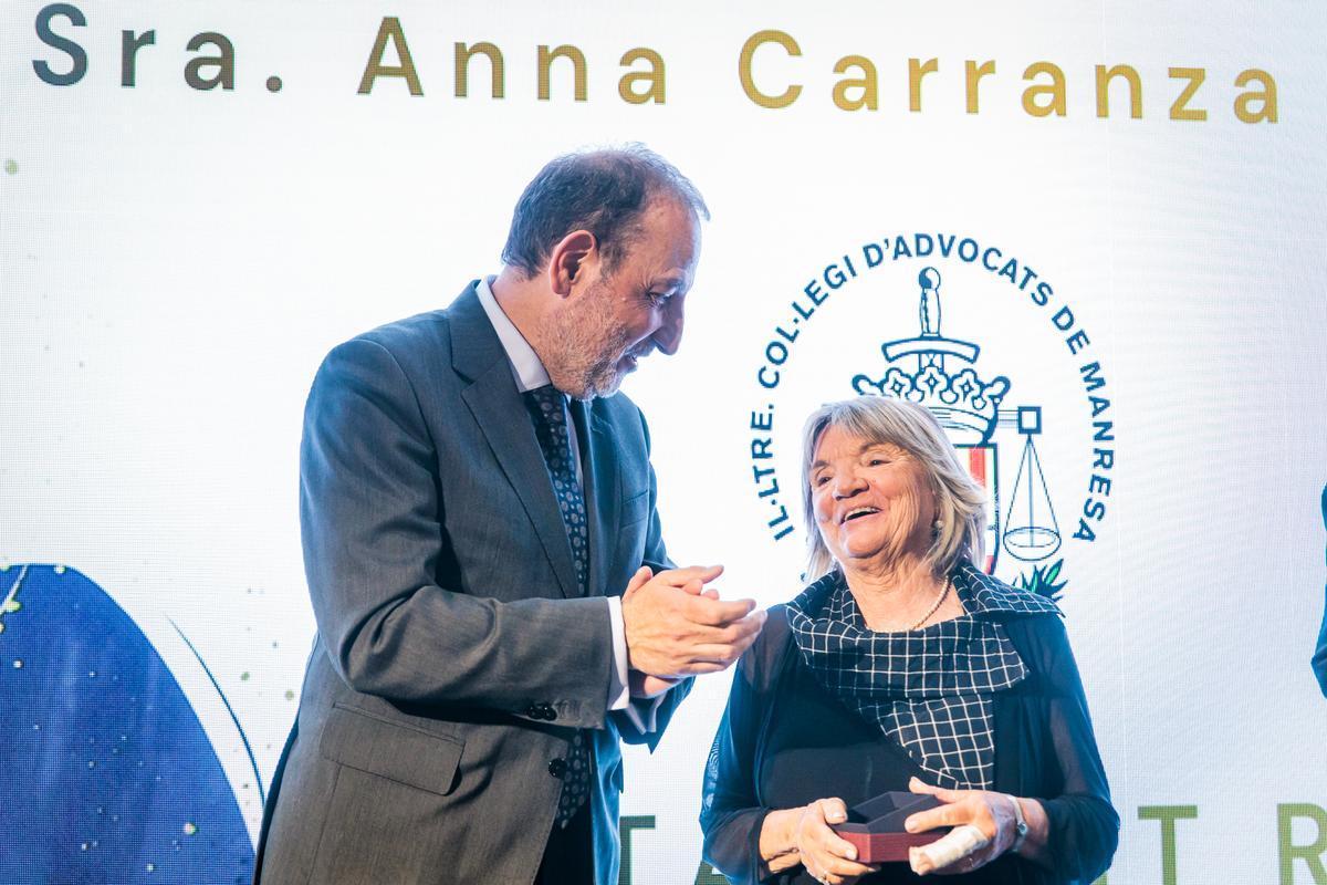 L'advocada Anna Carranza, amb 50 anys de professió a Manresa, va ser reconeguda