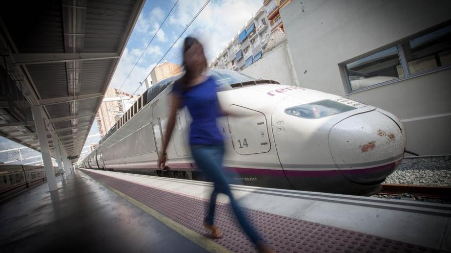 Renfe recupera el AVE directo a Sevilla y Córdoba en el puente del 9 d&#039;Octubre