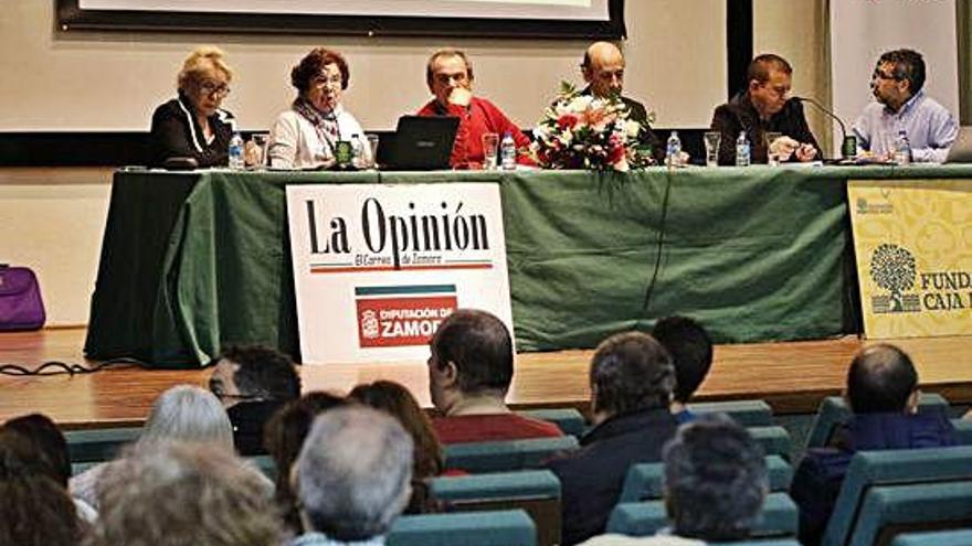 Participantes en el debate sobre la situación de la sanidad pública en Castilla y León.