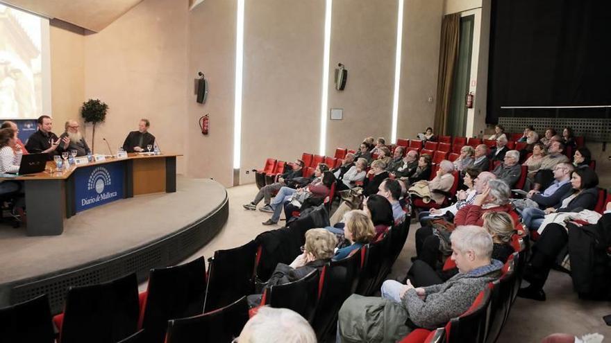 El público asistente al debate sobre el casco antiguo fue muy participativo.