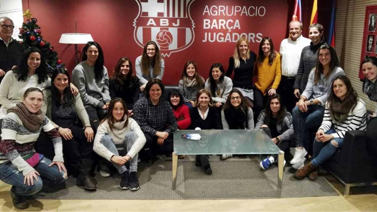 El fútbol femenino del FC Barcelona ha desembarcado en la Agrupación Barça Jugadores