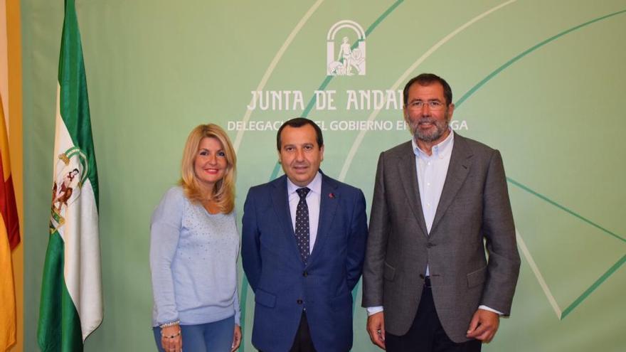 Ana María Romero e Ildefonso Dell&#039;Olmo, con Ruiz Espejo.