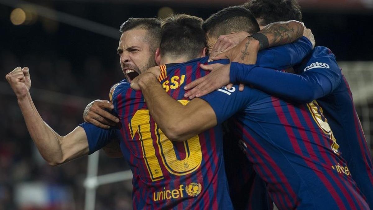 Alba surge de la piña azulgrana tras el precioso sexto gol del Barça.