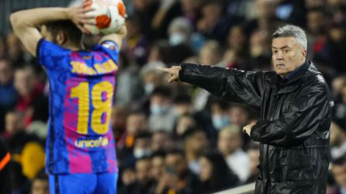 Domènec Torrent, contra el Barça. | ENRIC FONTCOBERTA