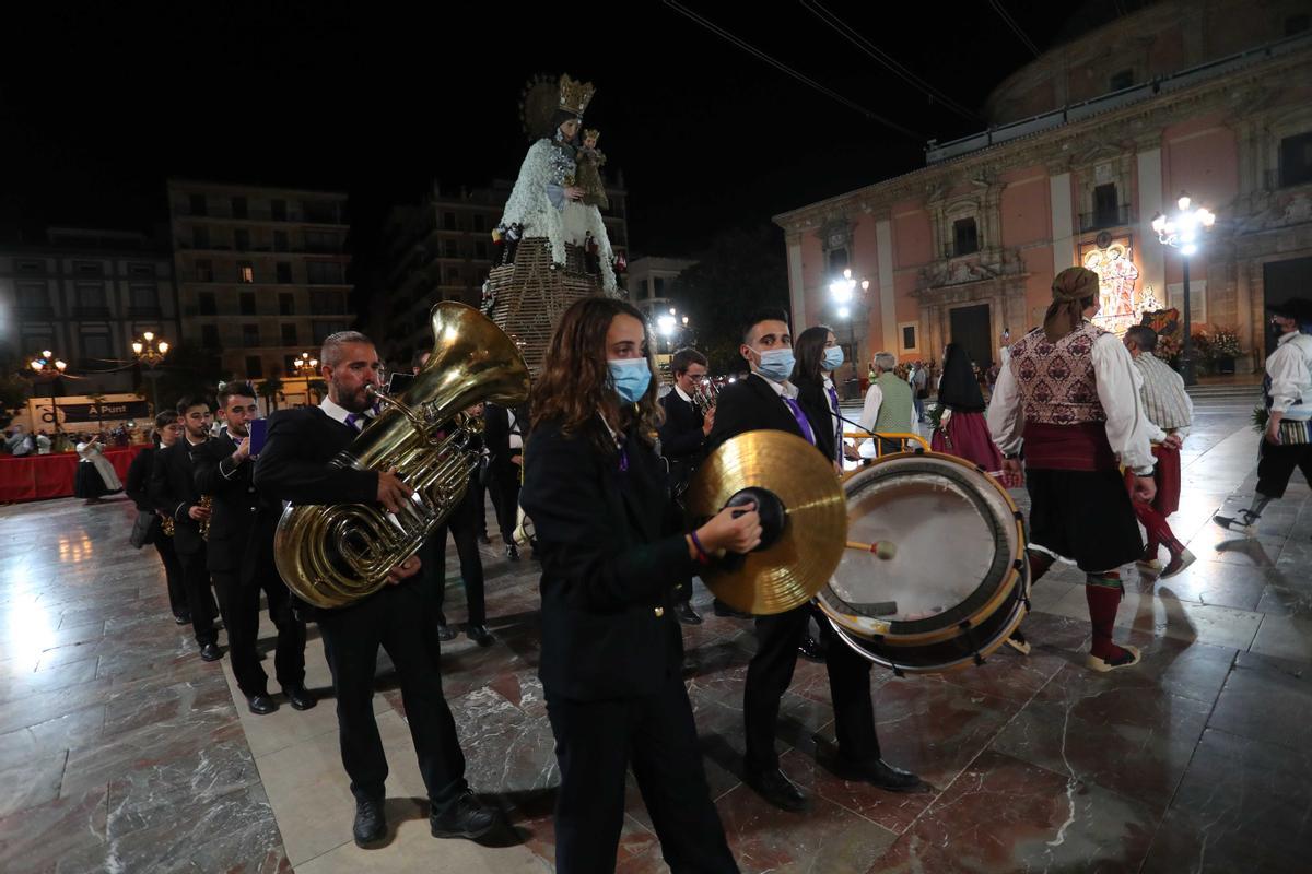Búscate en el primer día de Ofrenda, 3 de septiembre, en la entrada por la calle Caballeros desde las 22.00 a 23.00