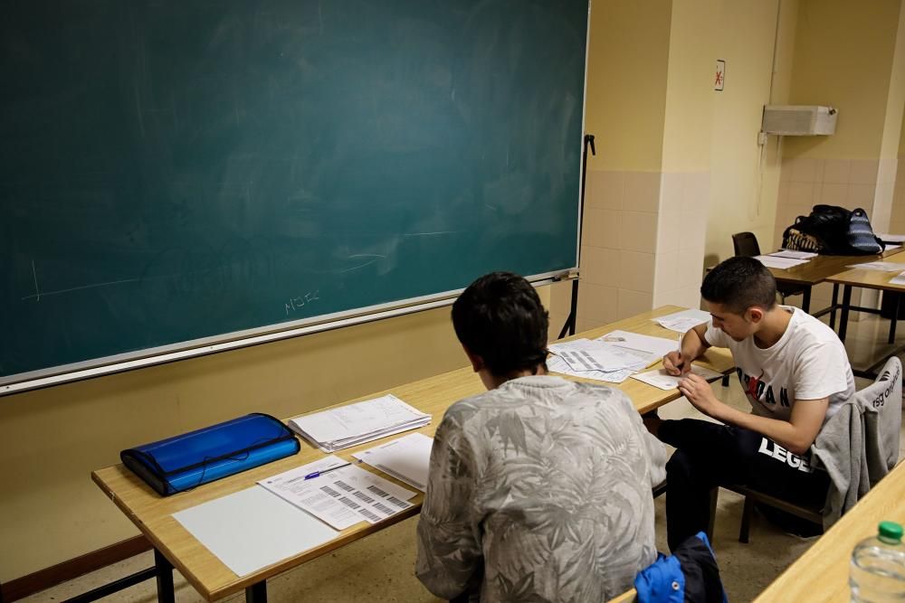 EBAU 2019 en Asturias: primer día de exámenes de selectividad en Gijón