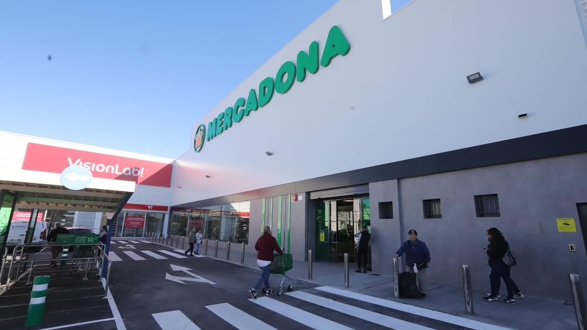 Instalaciones del nuevo Mercadona del centro comercial Conecta en el barrio del Guadalquivir de Córdoba capital.