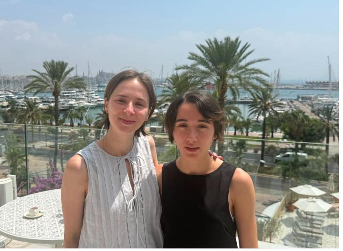 Lucía Aleñar y Zoe Stein