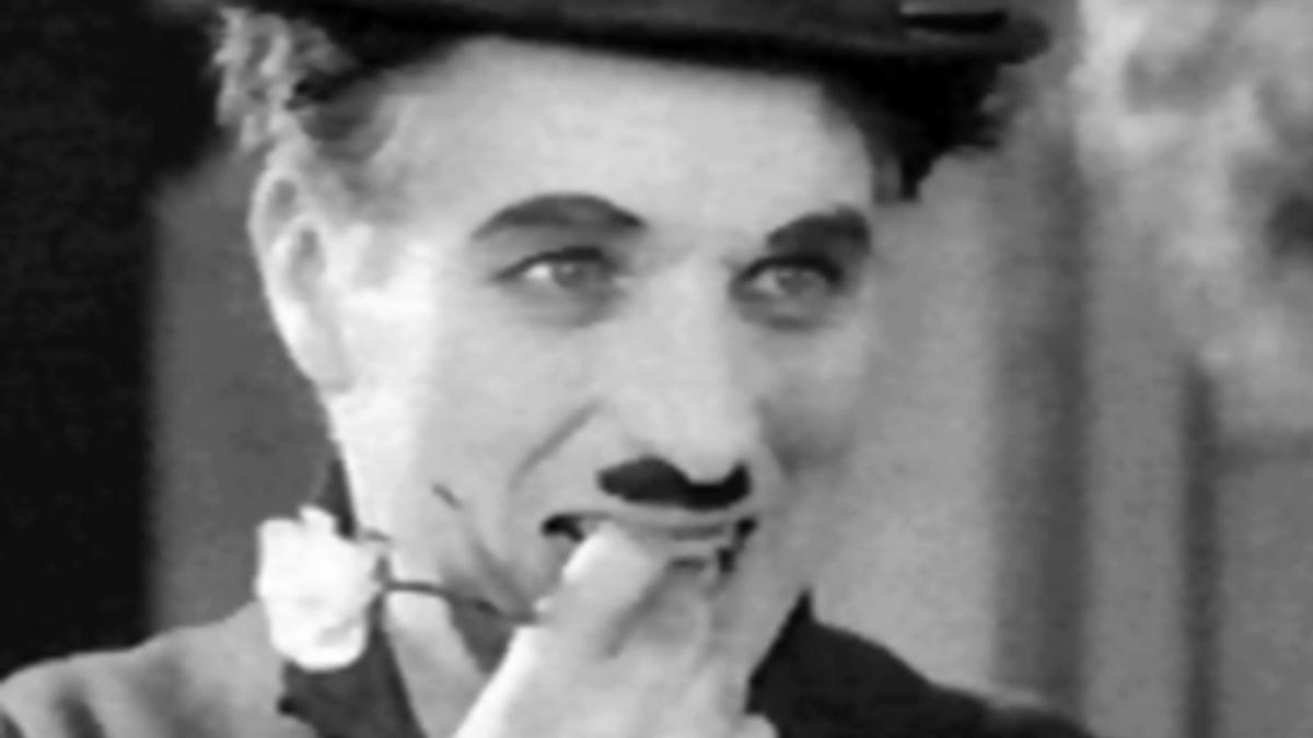 Charlie Chaplin (arriba) y Fernando Fernán Gómez.