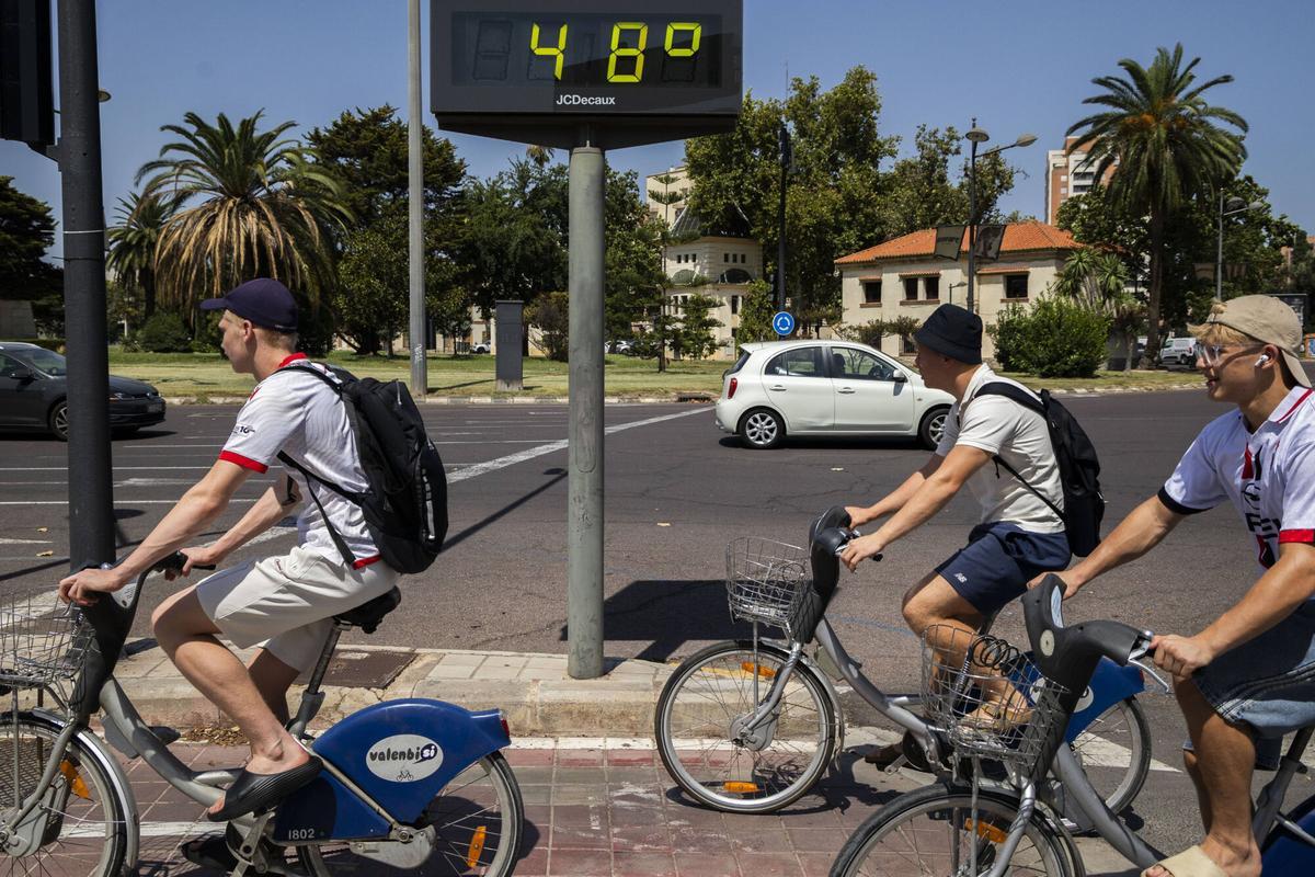 Valencia. VLC. Calor extremo en Valencia con temperaturas de hasta 43 grados y térmometros que marcan hasta 48