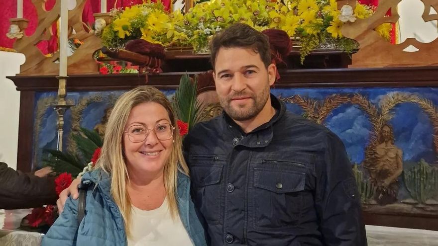 El exalcalde de Gúímar Airam Puerta, con su compañera ahora díscola Patricia Encinoso, ambos del PSOE.