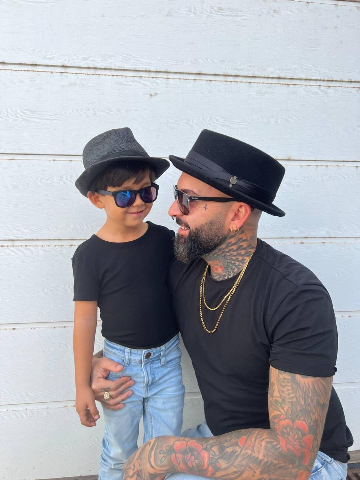 Alan junto a su padre Anthony