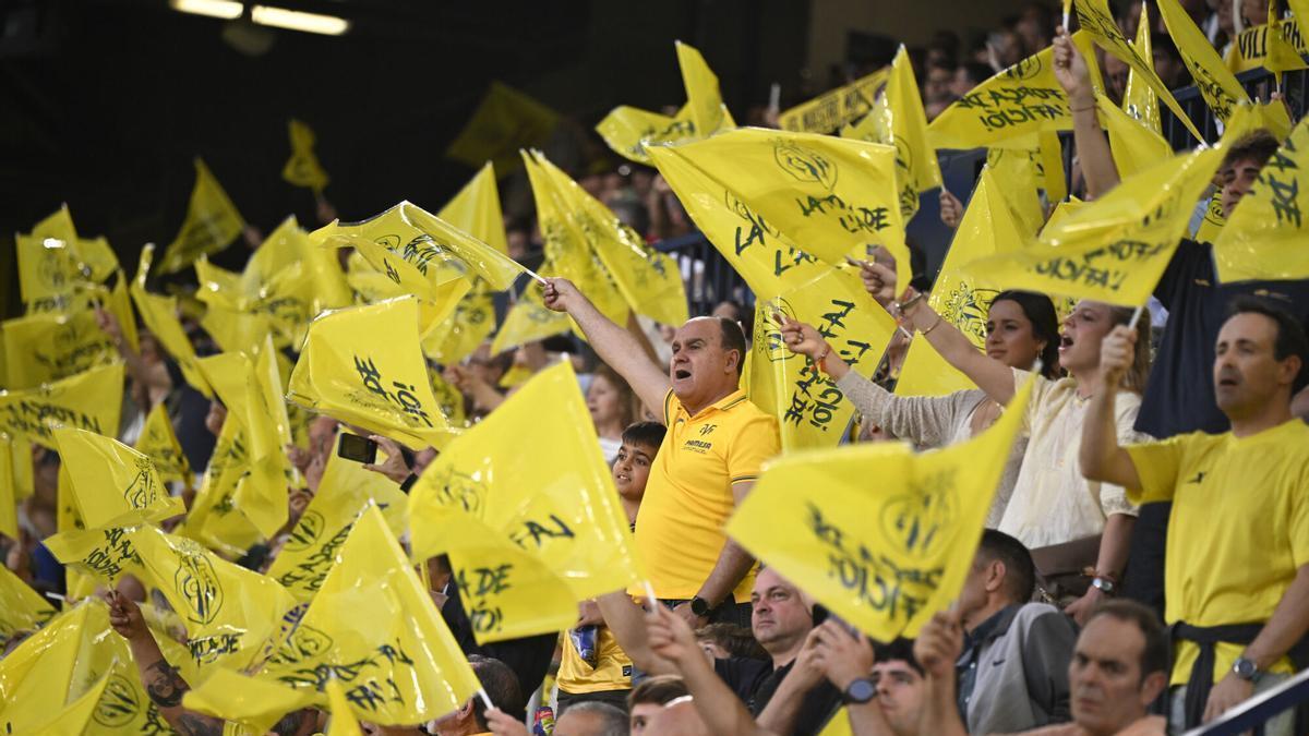 Aficionados del Villarreal, en el último partido en el Estadio de la Cerámica.