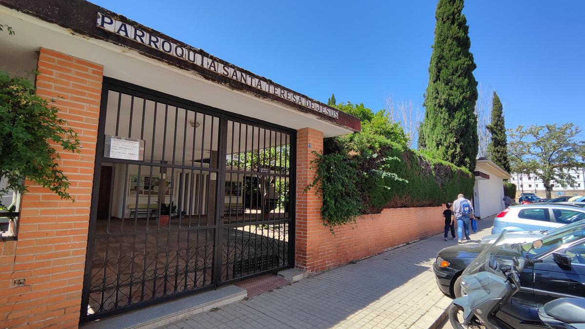 Exterior de la parroquia de Santa Teresa de Jesús, en la barriada de San Fernando.